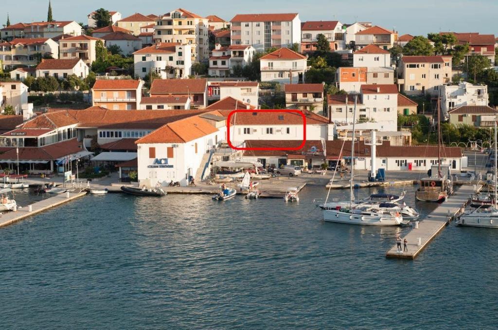 Hostel Marina Τρογκίρ Εξωτερικό φωτογραφία
