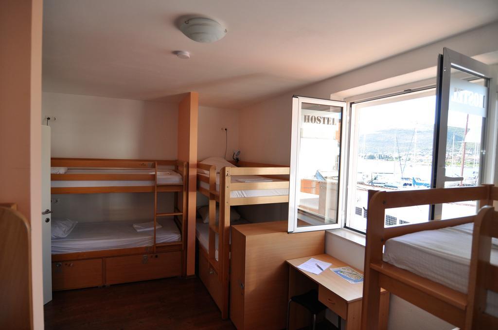 Hostel Marina Τρογκίρ Εξωτερικό φωτογραφία