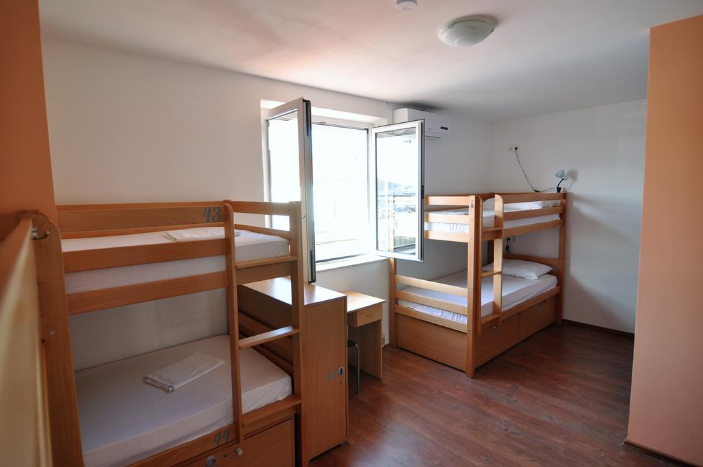 Hostel Marina Τρογκίρ Εξωτερικό φωτογραφία